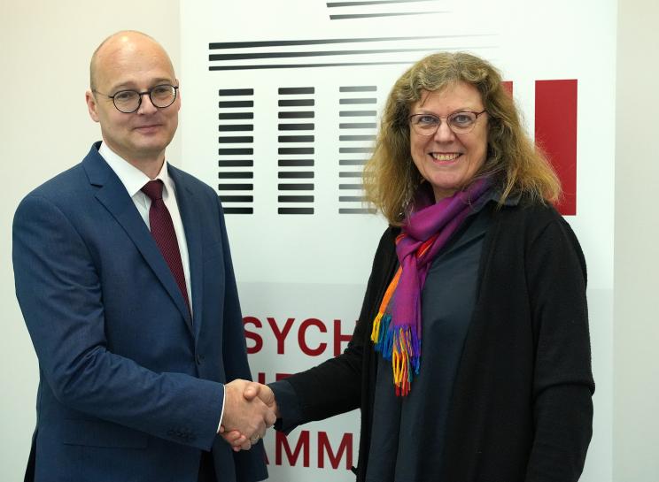 Der neue Geschäftsführer der PtK Berlin, Dr. Matti Zahn und Eva Schweitzer-Köhn, Präsidentin der PtK Berlin