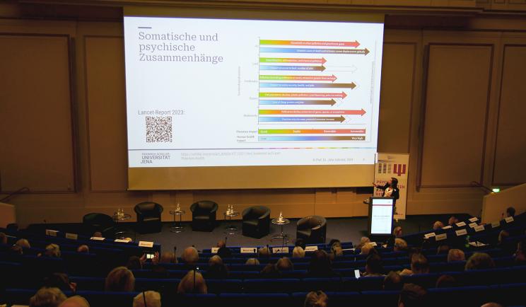 Prof. Asbrand am Rednerpult