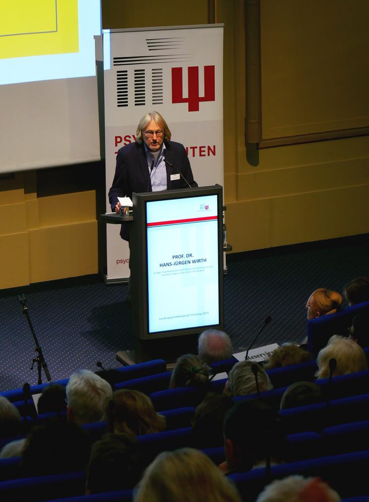 Prof. Wirth am Rednerpult