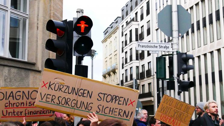 Impression von der Demonstration gegen Honorarkürzungen am 26. März 2026